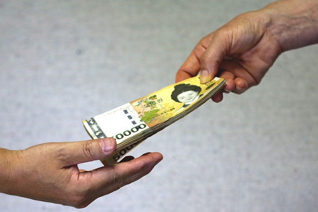 předání hotovosti.jpg