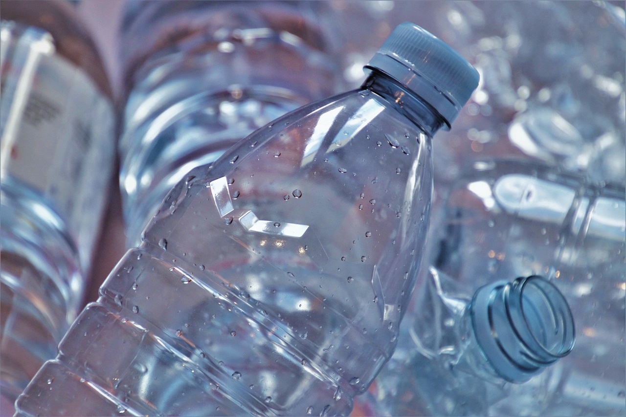 plastová lahev